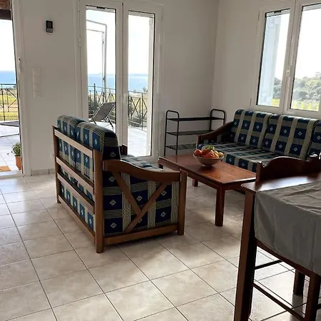 Familien 6 Personen Ueberdachte Terrasse * Foinikounda