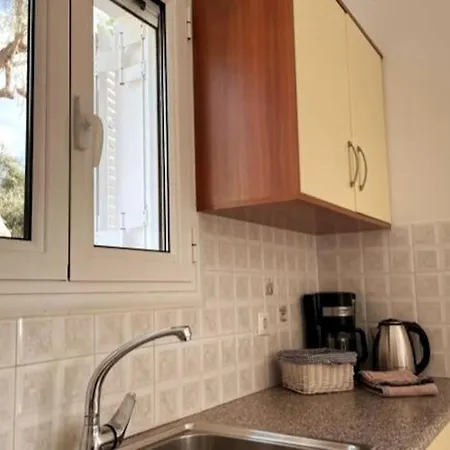 Familien Apartment 6 Personen Ueberdachte Terrasse Finikounda Apartman *